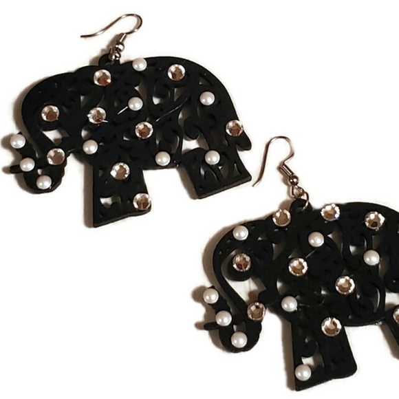 Fashion Junky Jewelry - Black Elephant Pearls & Swarovski Crystals Earring